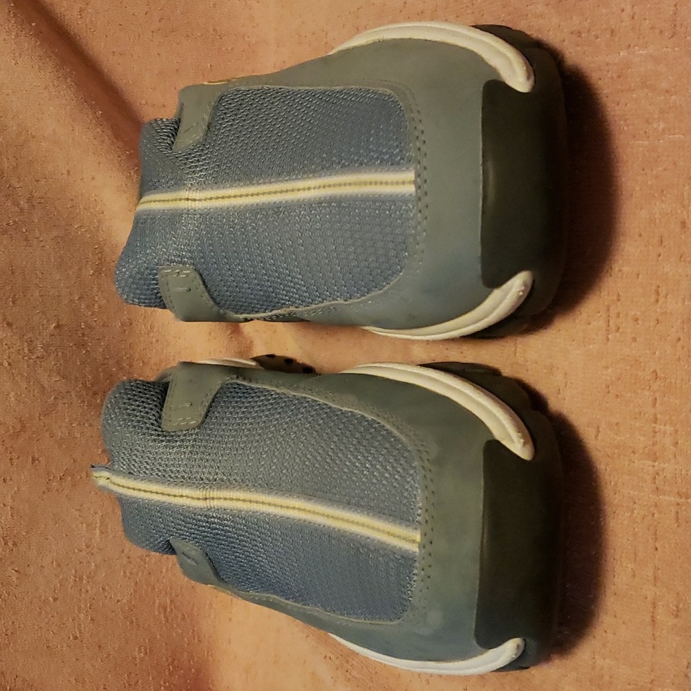 Women's slip-on Skechers Size 11N light blue.